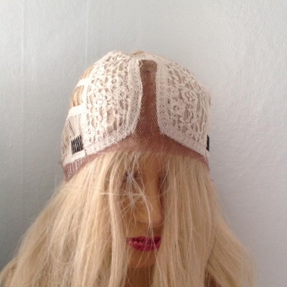 Cream blonde lace front wig - Picture 3 of 4